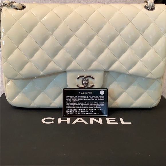 Authentic Chanel Classic flap - Picture 2 of 12